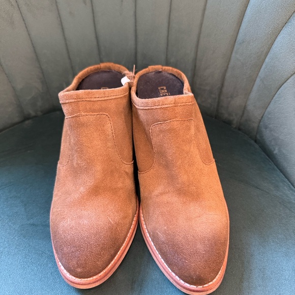 NWT Crevo Genuine Leather Suede Mules Size 8 Shoes Memory Foam Footbed Cowgirl - Picture 3 of 9